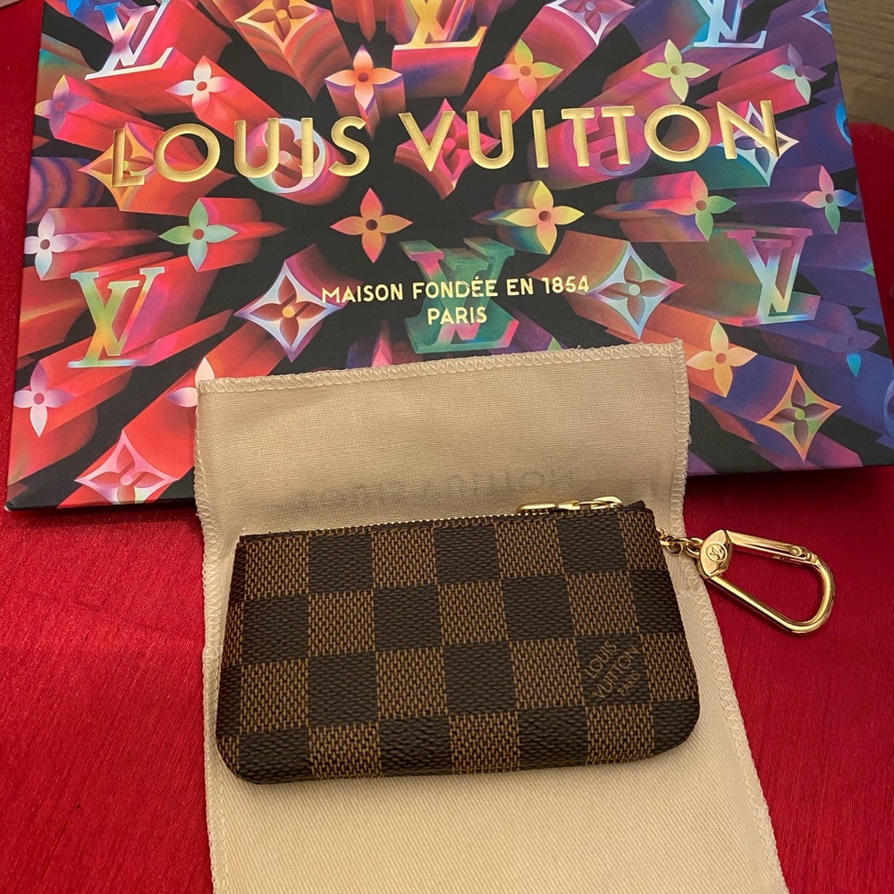 Authentic ‼️ Hard to find Key pouch in Damier Ebene🌺🌺
